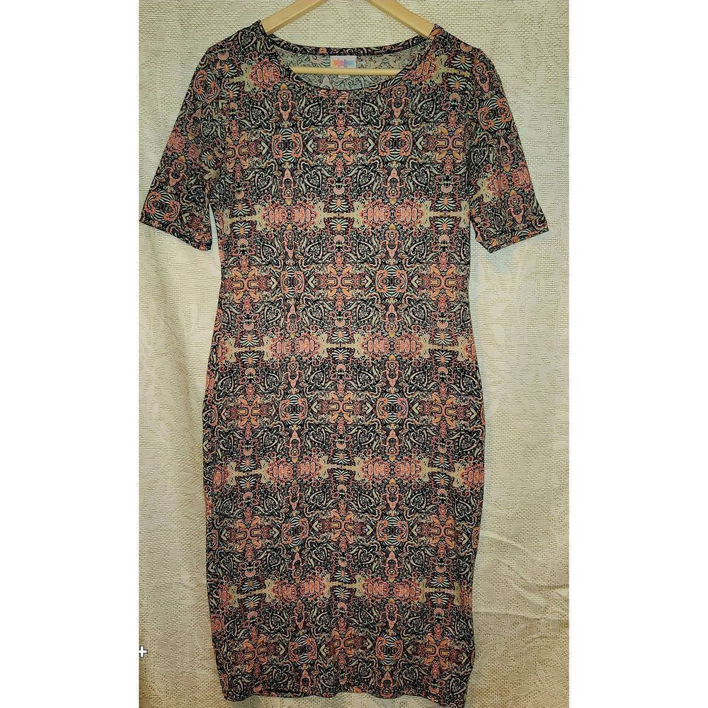 D31 LulaRoe kaleidoscope pattern t shirt dress w short sleeves